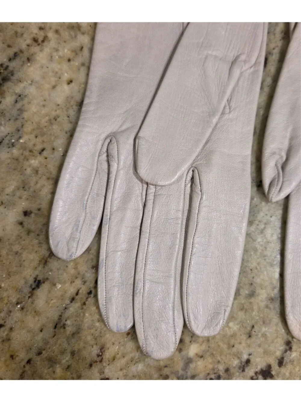 Vintage Womens Size S Beige Leather Gloves Gold Tone Chain Wrist